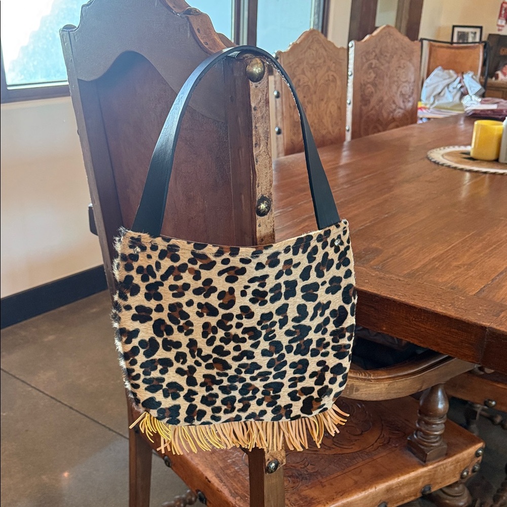 Chic Leopard Print Shoulder Bag with Black Strap